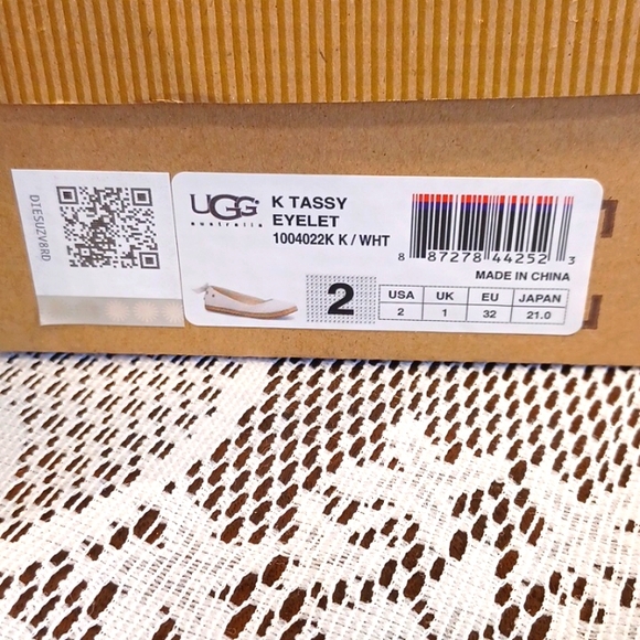 NEW! Ugg sz 2 White K Tassy Eyelet Shoes - Picture 2 of 10